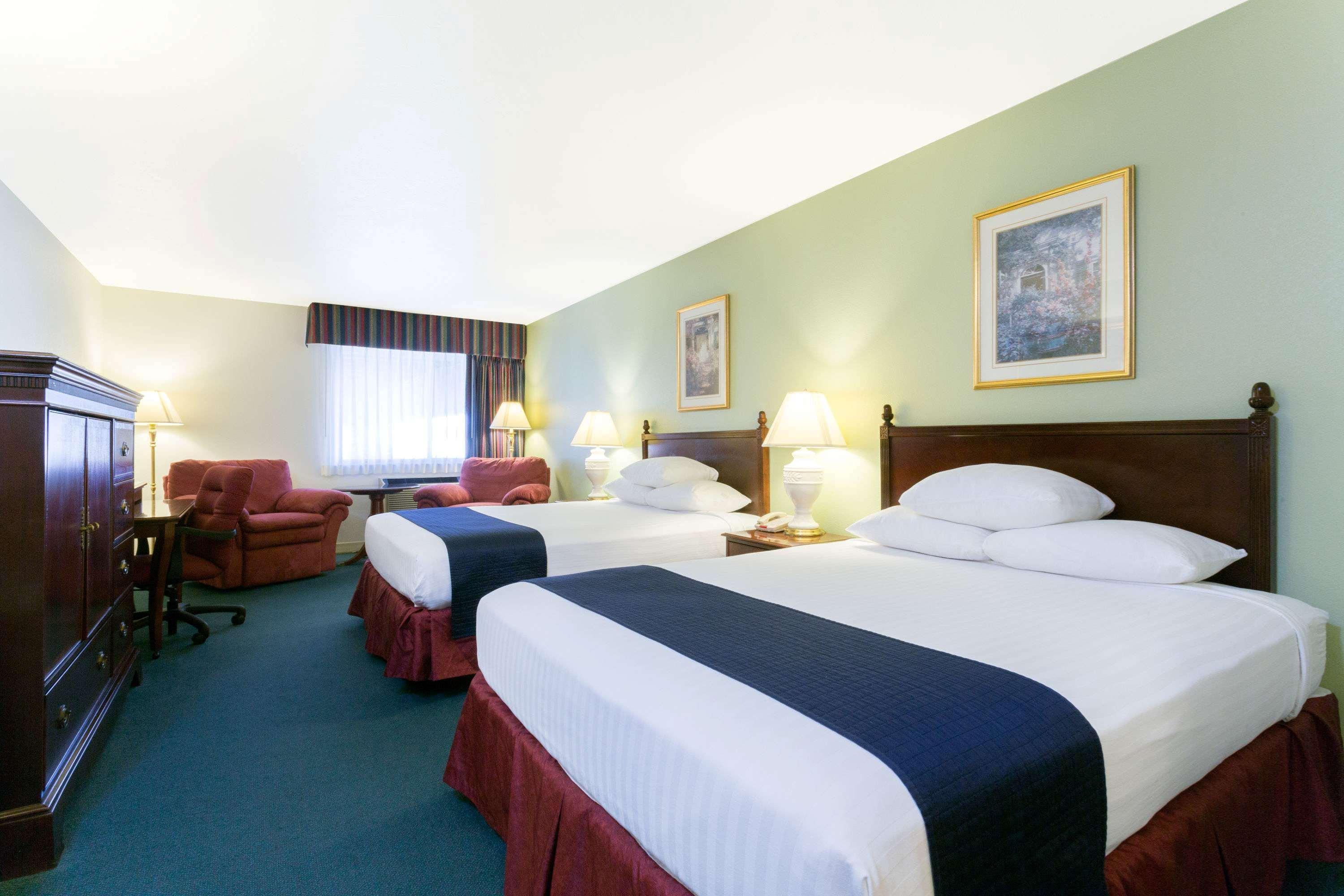 Super 8 By Wyndham Hotel