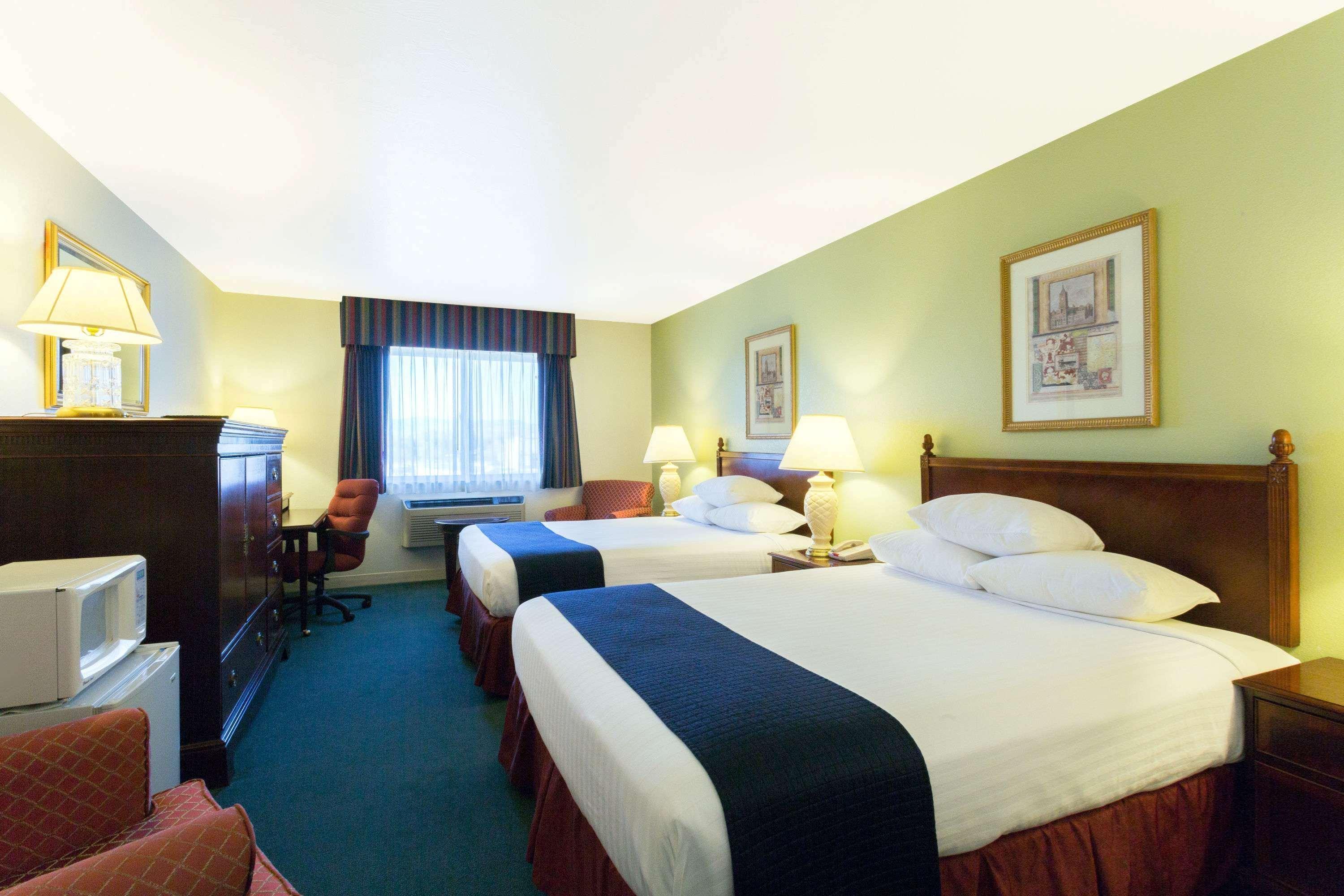 Super 8 By Wyndham Hotel 4*