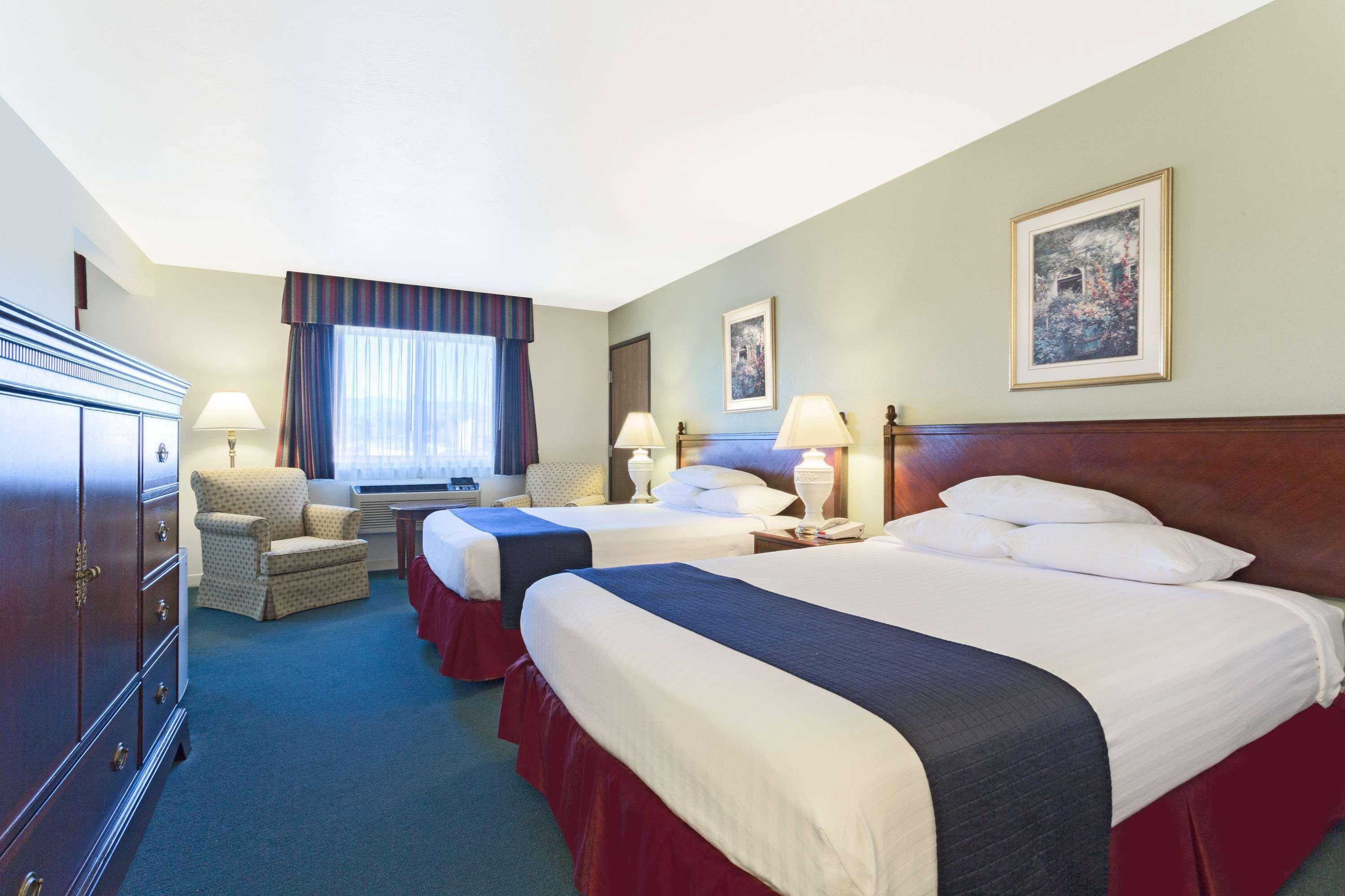 Super 8 By Wyndham Hotel
