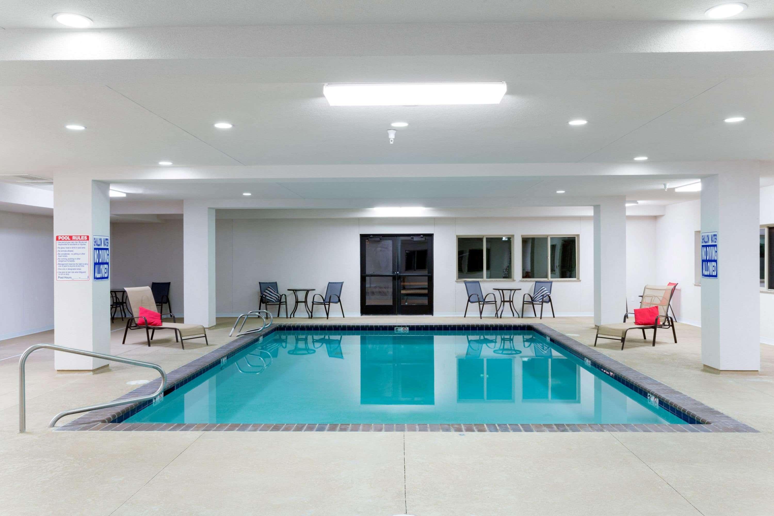 Super 8 By Wyndham Hotel 4*